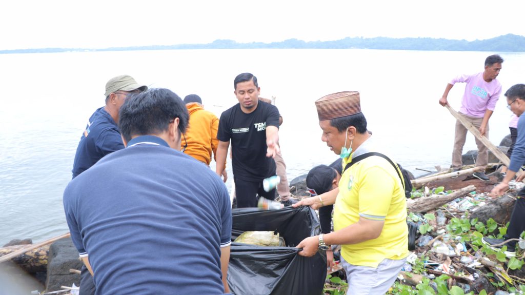 Jaga Kebersihan Kota, Tasming Hamid Libatkan OPD dan Warga dalam Aksi Jumat Bersih
