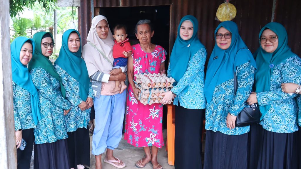 Ketua PKK Parepare dr. Andi Arfiah Tasming Salurkan Bantuan bagi Balita Stunting