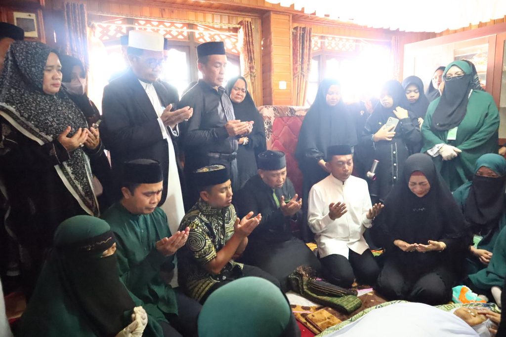 Melayat ke Sidrap, Wali Kota Parepare Tasming Hamid Turut Berduka Atas Wafatnya Ibu Mertua Bupati Syaharuddin Alrif