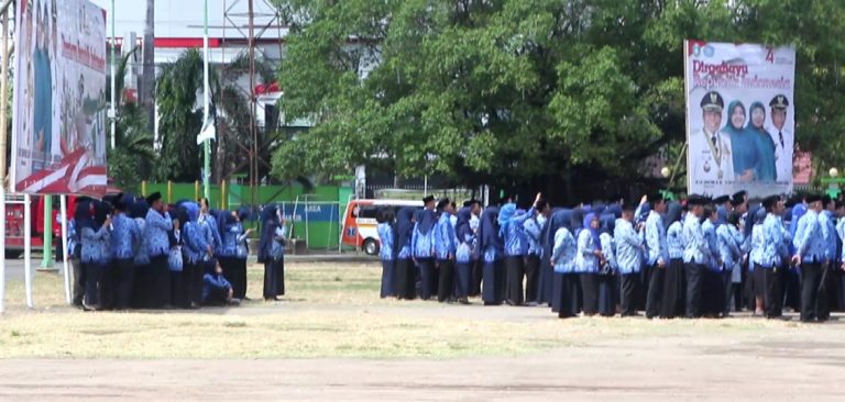 Peserta Upacara Berteduh