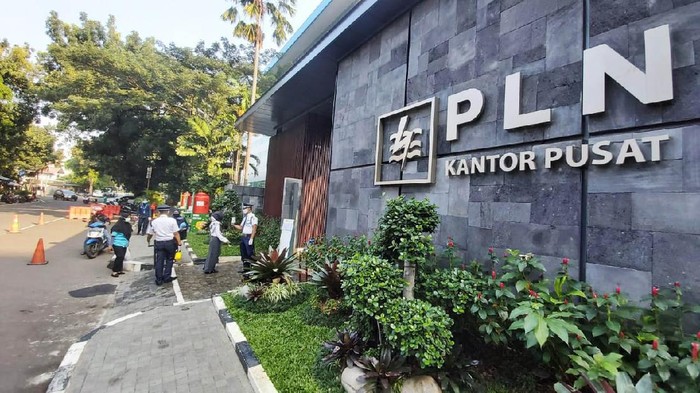 kantor PLN pusat