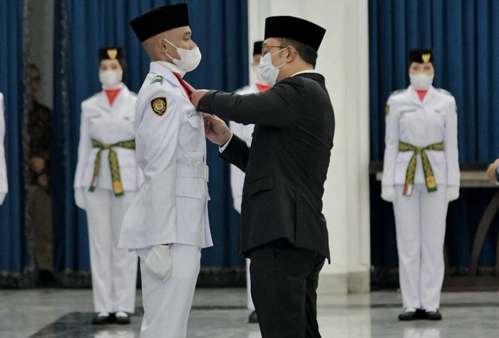 b32f47b47b563e0cf436f1b1b999b2a1ccec8b89bf39862b9ed0e5e0fb228af8.0