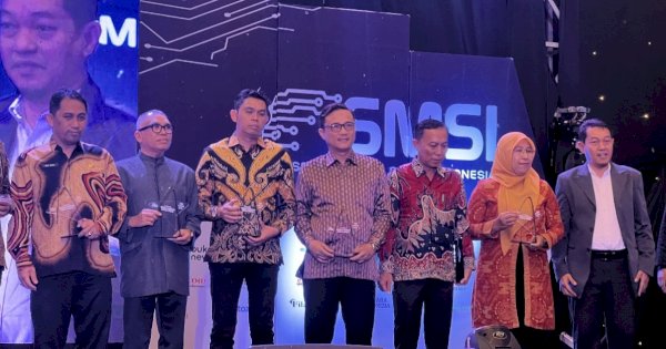 Pj Wali Kota Parepare Terima Penghargaan SMSI Award 2023