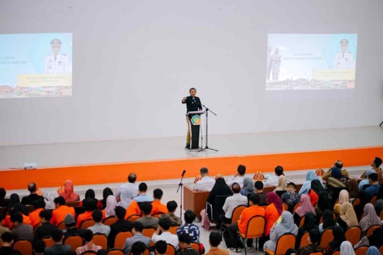 Bawa Kuliah Umum di ITH, Akbar Ali Motivasi Mahasiswa Terus Berprestasi